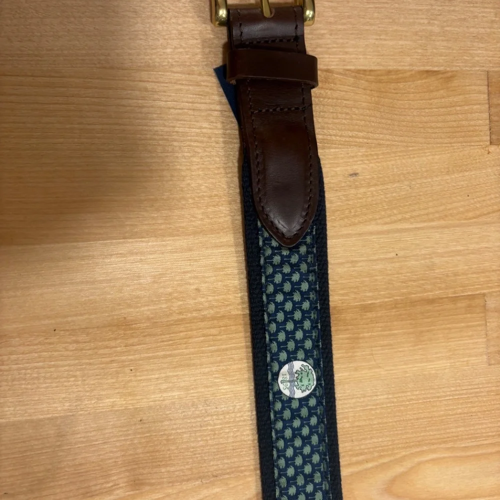 Vineyard Vines Leather Belt – Size 26 – 100% Cowhide Leather – Like New